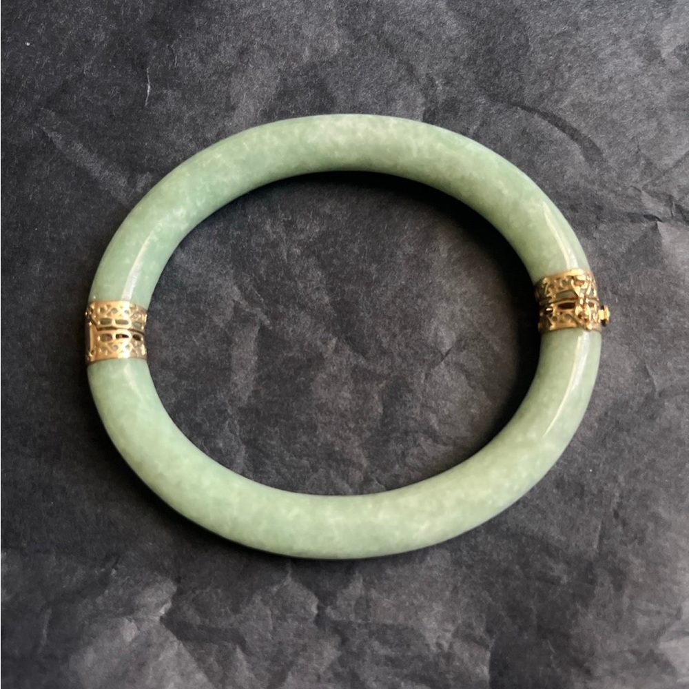 Beautiful 14k Gold & Jadeite / Jade Bangle
Bracelet made in China. - Picture 15 of 15